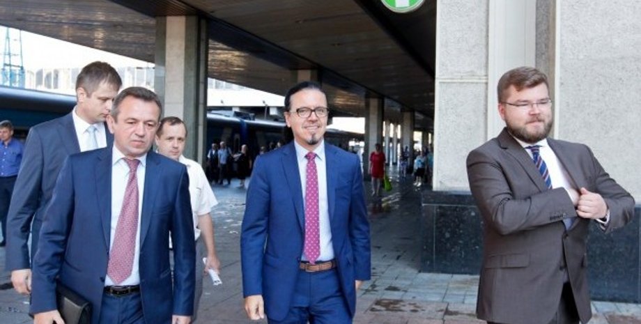 Омелян и Бальчун запустили новый поезд на море / Фото: УНИАН