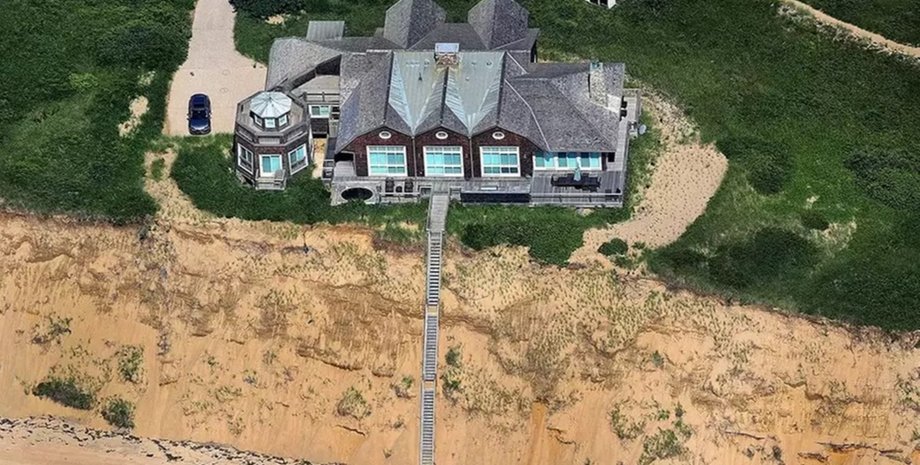 Многомиллионный особняк, дом, дом на берегу, пляжный домик, роскошный особняк, снесли дом, повис над пропастью, дорогое жилье