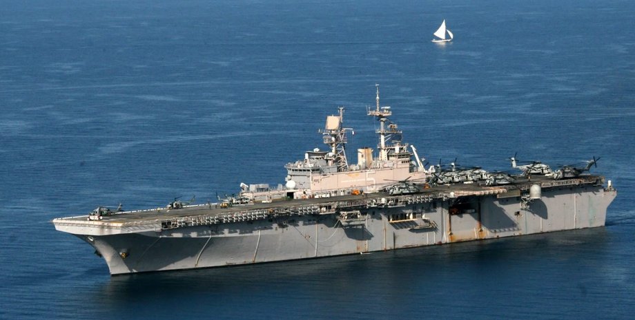 Десантный корабль Bataan