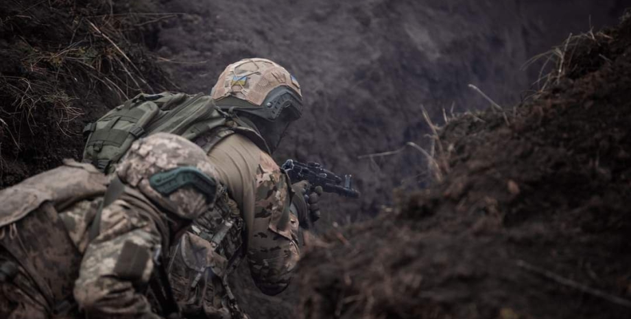 Les défenseurs ukrainiens ont réussi à suspendre l'offensive des envahisseurs pr...