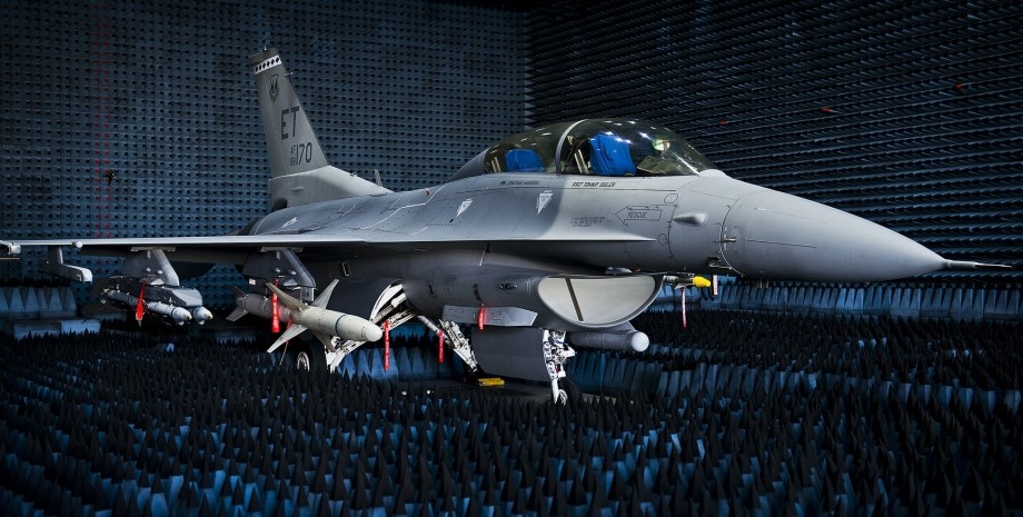 F-16, винищувач