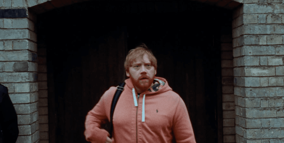 Актор Руперт Ґрінт у кліпі на пісню A Little More