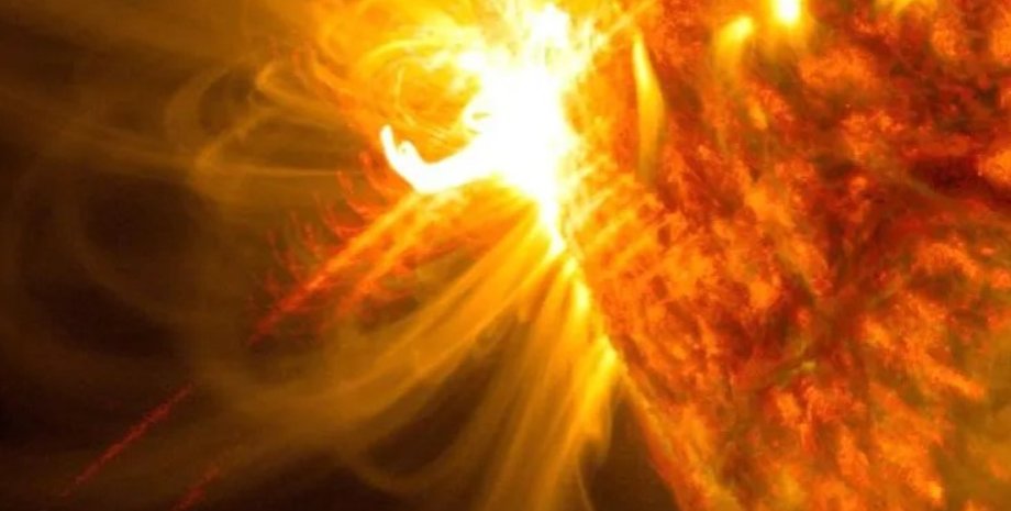 сонячний спалах, спалах на Сонці, виверження на Сонці