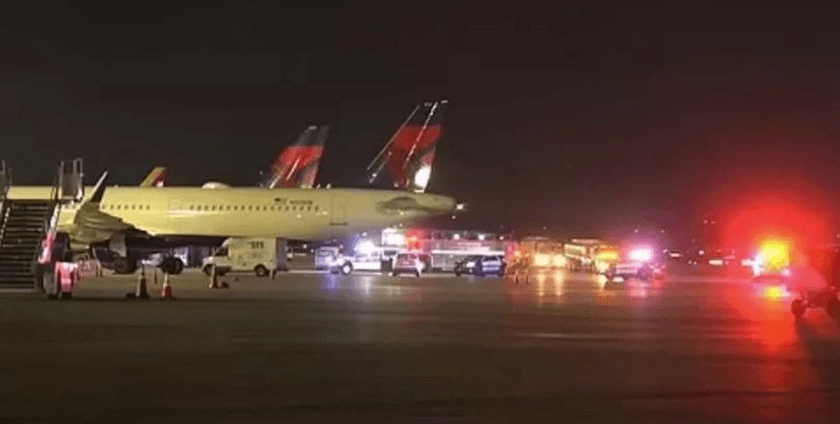 Аеропорт, посадка, міжнародний аеропорт, трагедія, літак, двигун, розслідування, смерть співробітника, пасажири