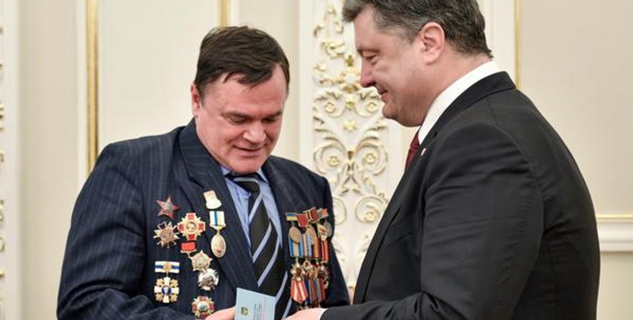 Петр Порошенко наградил воинов-афганцев / Фото: twitter Порошенко