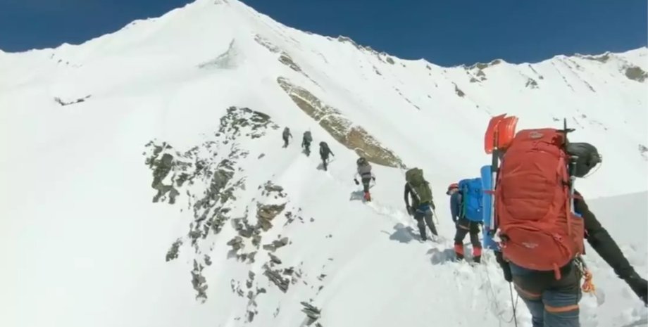 Кадри GoPro показали останні рухи гімалайських альпіністів перед сходженням лавини