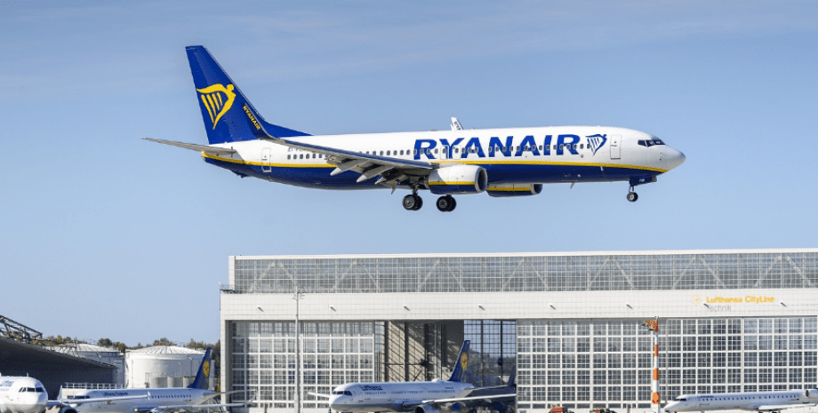 Ryanair, аварійна посадка, літак, Велика Британія, Португалія, авіація, курйози