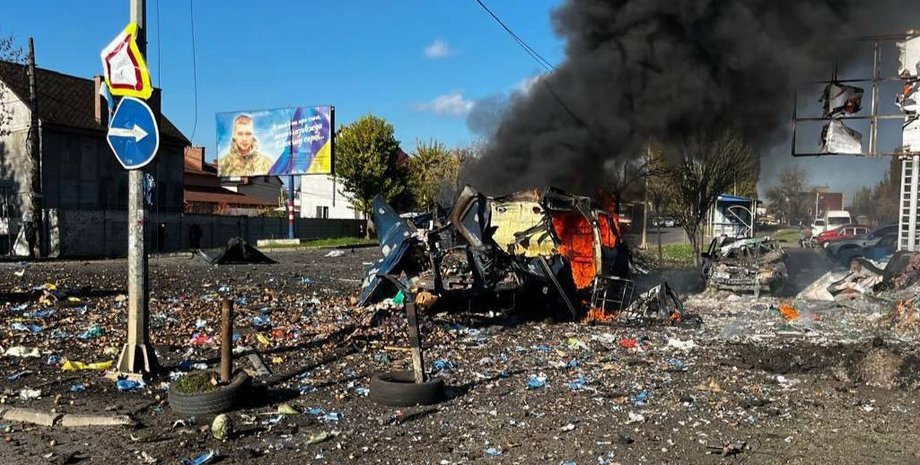 Udostępnij: Siły Zbrojne Rosji wysłały drony uderzeniowe na samochód, przy który...