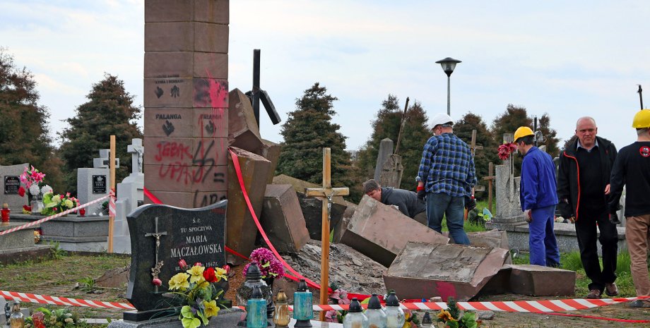 Разрушение памятника в Грушовицах / Фото: portalprzemyski.pl