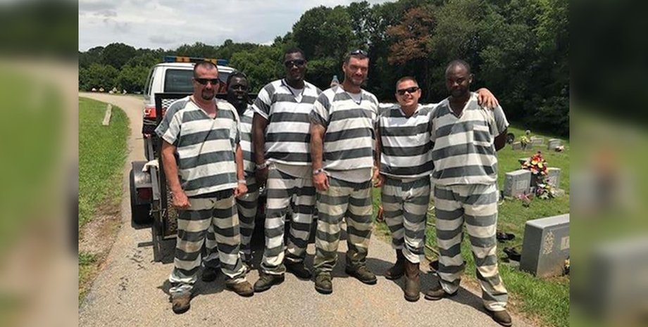 Шестеро заключенных могли сбежать, когда надзиратель потерял сознание: дальше произошло непредсказуемое