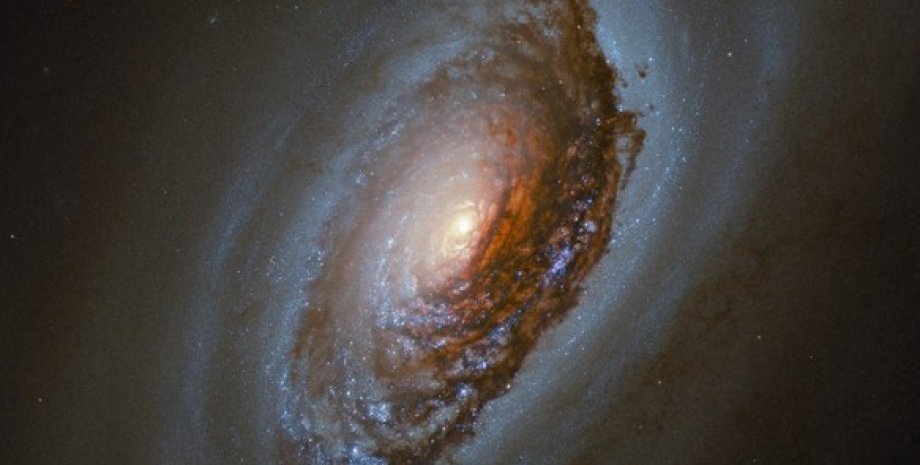 галактика Чорне око, М 64