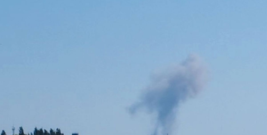 Une forte explosion a été entendue sur la péninsule occupée et la fumée a été re...