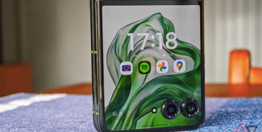 Смартфон Motorola Razr+, смартфон-раскладушка