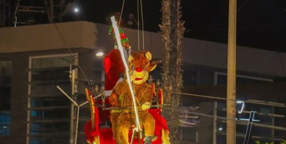 перу, мер міста, мер міста спустився з даху,  різдво, Сьюдад-Нуева, Вальтер Кардоса Чура