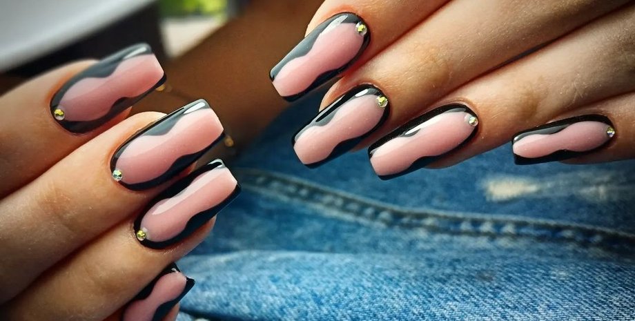 модный маникюр эйфория, модный маникюр, сериал эйфория, алекса деми, мэдди перес, маникюр песочные часы, тренды маникюра 2022