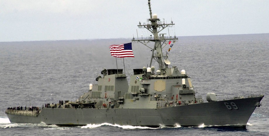 эсминец USS Milius в водах Китая