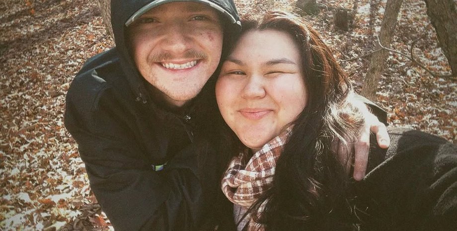 Женщина забыла книгу в аэропорту: ее муж решил написать новую для любимой