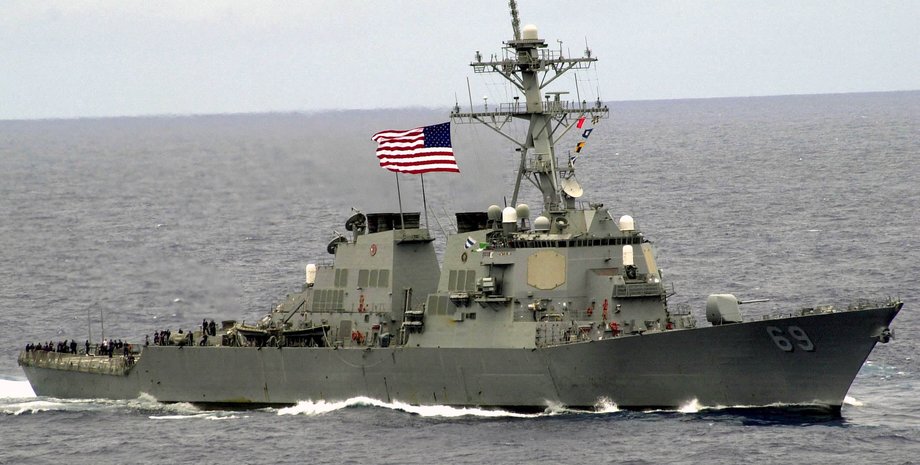 эсминец USS Milius в водах Китая
