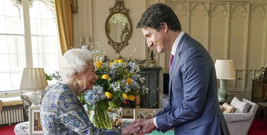 Джастін Трюдо та Єлизавета Друга, Прем'єр-міністр Канади