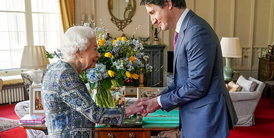 Джастін Трюдо та Єлизавета Друга, Прем'єр-міністр Канади