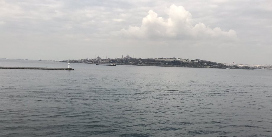 Вид на Стамбул с палубы парома Каунас / Фото: twitter.com/andrii_sybiha
