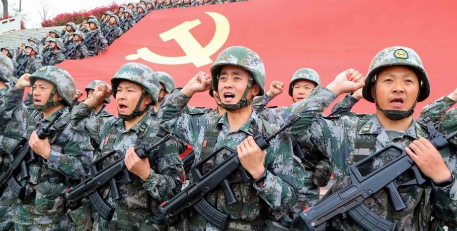 Военнослужащие Китая