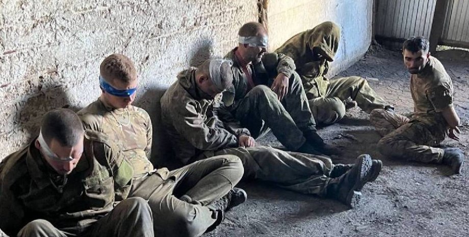 ЗСУ взяли у полон росіян двоє українців взяли у полон вісьмох бійців ЗС РФ