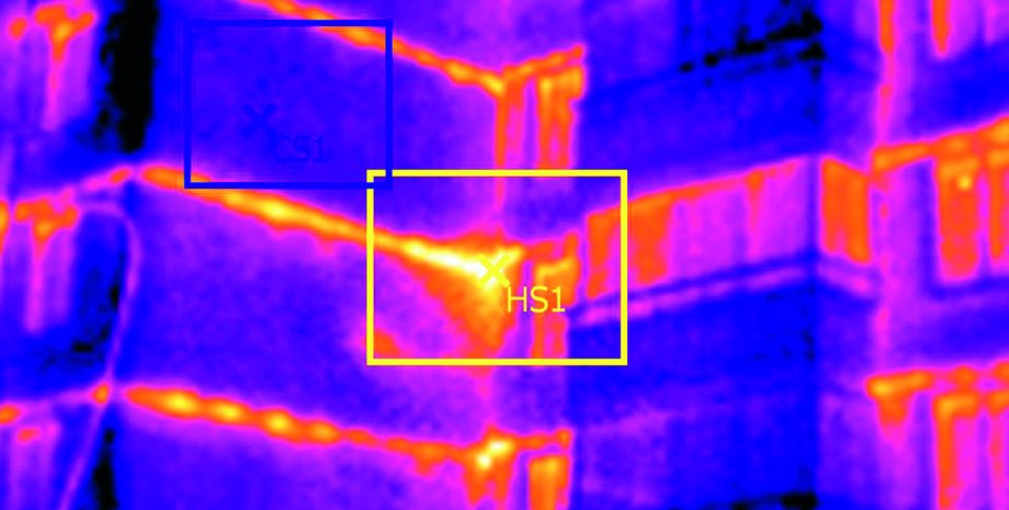 Снимок утечек тепла из дома через окна и трещины в стенах / Фото: 123rf