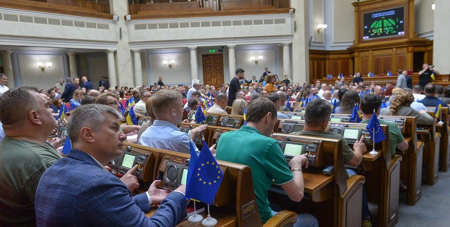 З'явились кадри штовханини у Верховній Раді