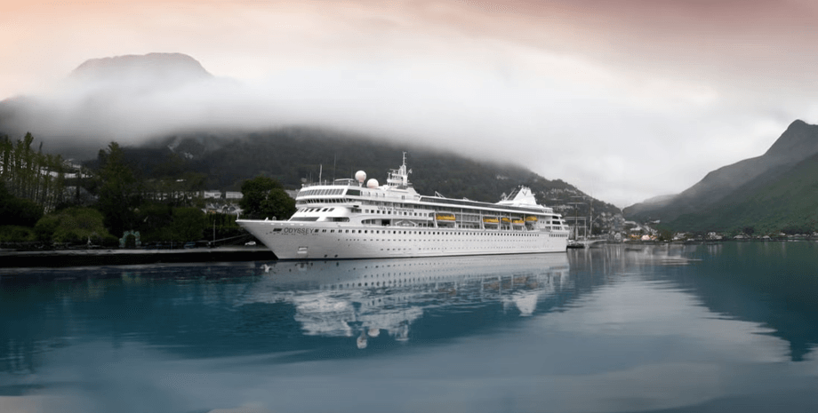 Круїзний лайнер, навколосвітній круїз, життя на лайнері, пара живе в круїзі, Villa Vie Odyssey, пенсіонери, дешевше ніж оренда, круїз на 15 років