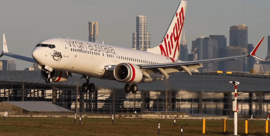 Самолет, Virgin Australia, пилот самолета, самолет вернулся в аэропорт, голый пассажир, член экипажа, рейс, отменили рейс,