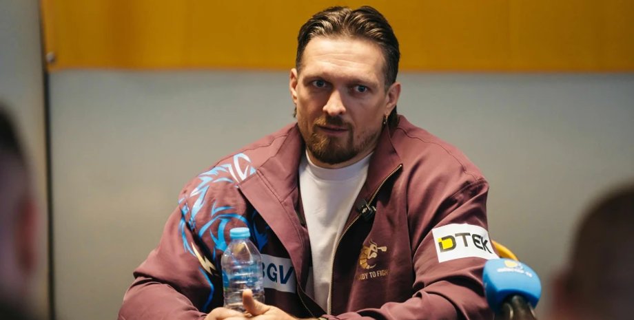 Олександр Усик зустрівся з ветеранами-енергетиками ДТЕК напередодні поєдинку в Каїрі