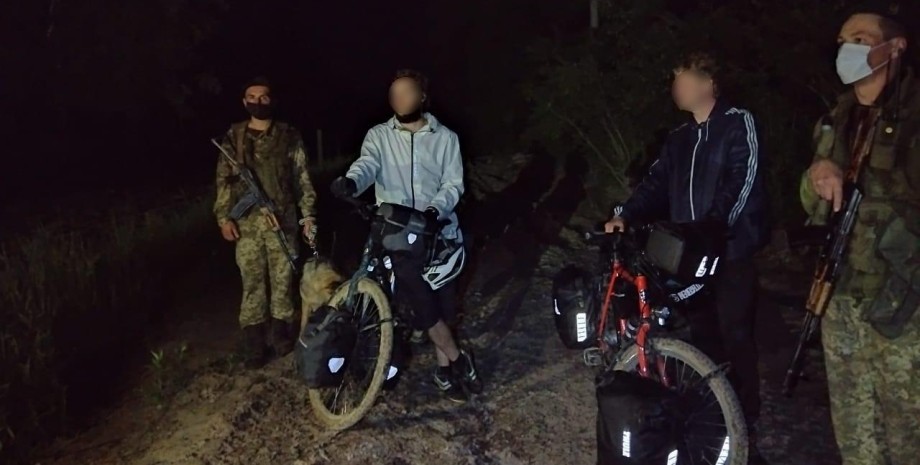 Немцы-велосипедисты, которых задержали за пересечение границы в Украине