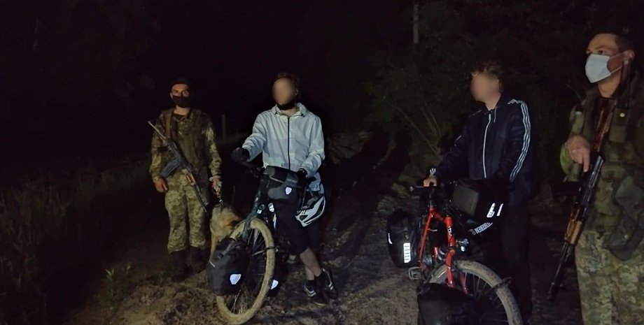 Немцы-велосипедисты, которых задержали за пересечение границы в Украине