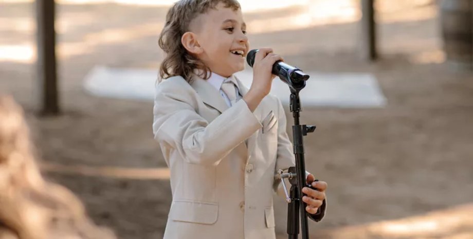 Трогательный тост на свадьбе, свадьба, невеста и сын, сын невесты, трогательный момент, поздравление со свадьбой, невеста и жених, мальчик