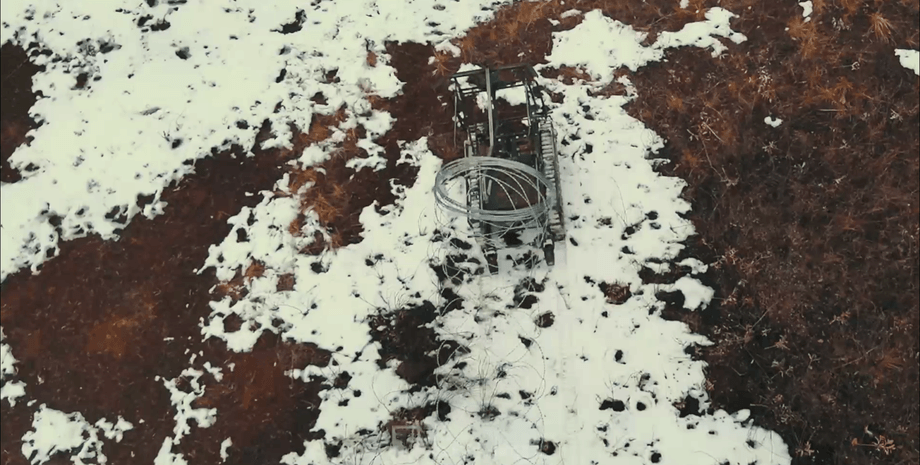 роботы, военные роботы, работы ВСУ, украинские роботы, наземный дрон, проволока, колючая проволока