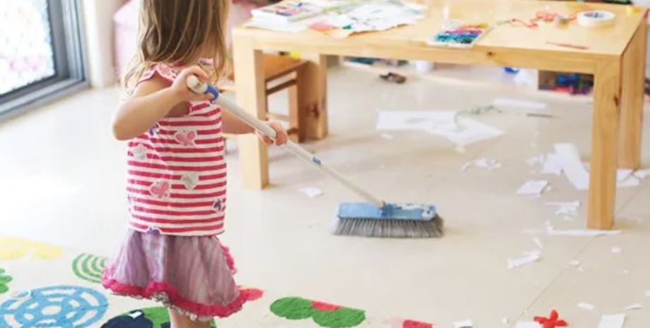 Дівчинка прибрала вдома і здивувала матір, курйозний ролик завірусився в мережі, цікаві історії