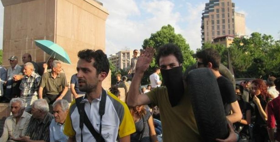 Протестующие в Ереване / Фото: Novotnik.ru