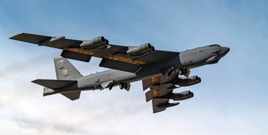 Американський бомбардувальник B-52