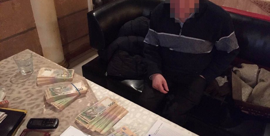 Подозреваемый судья во время задержания / Фото: НАБУ