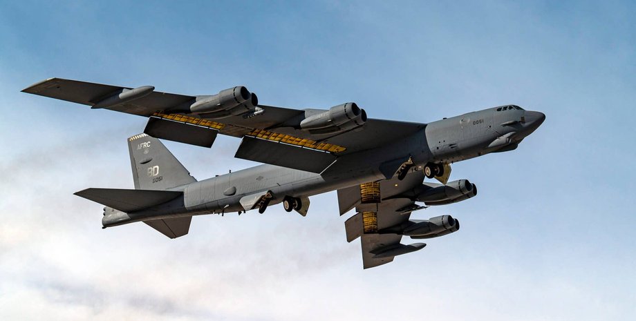 Американский бомбардировщик B-52
