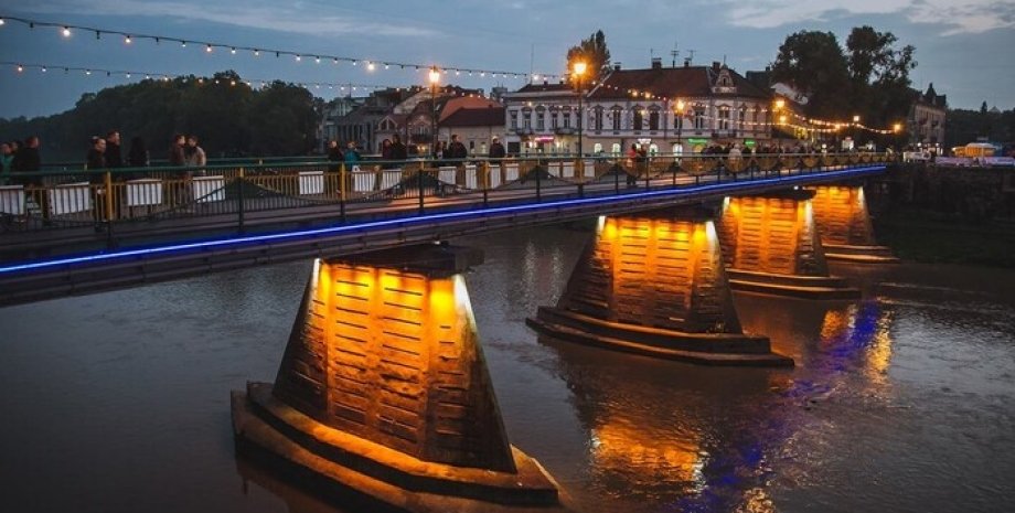 В Ужгороде Департамент городской инфраструктуры заказал реставрацию пешеходного моста