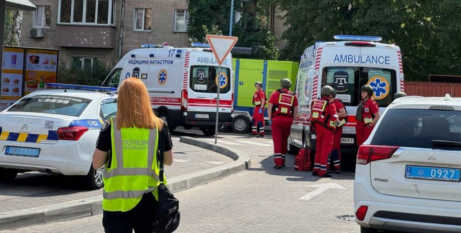 Стрельба в Черкассах Полиция эвакуировала персонал и посетителей McDonald's