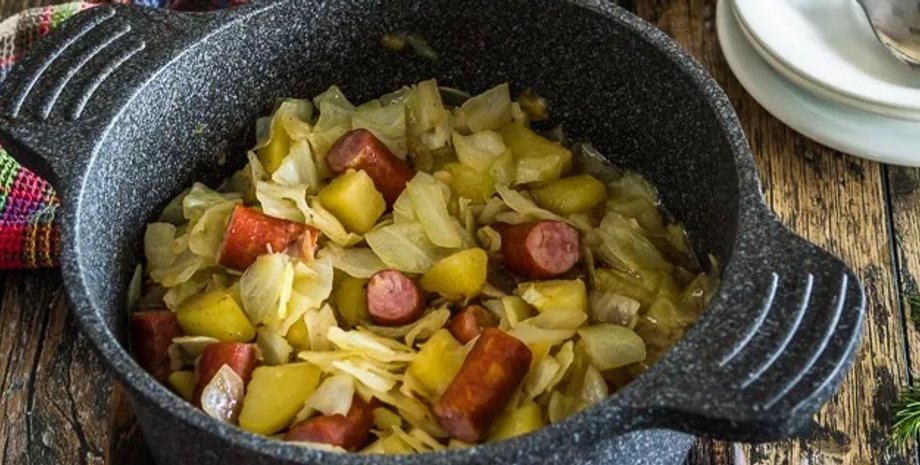 Рагу с капустой и копчеными колбасками, рагу с капустой и картошкой