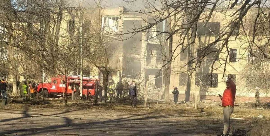 Selon le Donetsk OVA, les Russes ont frappé une frappe de fusée dans la partie c...