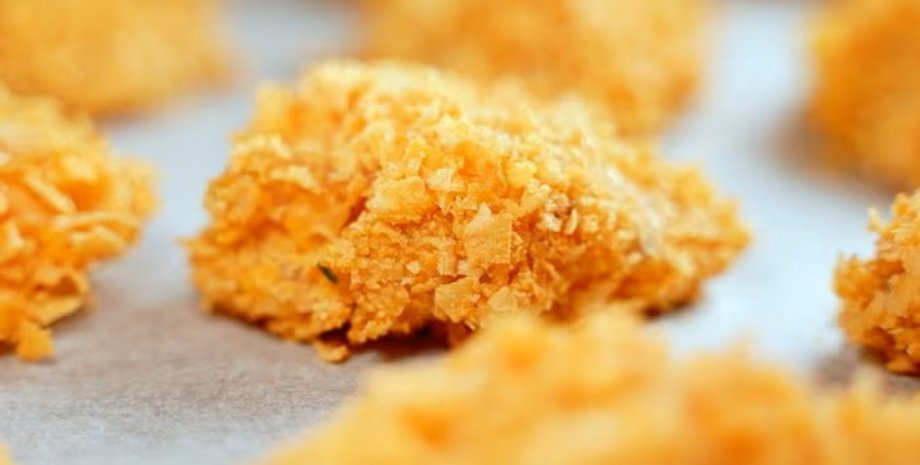 Куриные наггетсы в панировке из чипсов, куриные наггетсы рецепт, куриные наггетсы