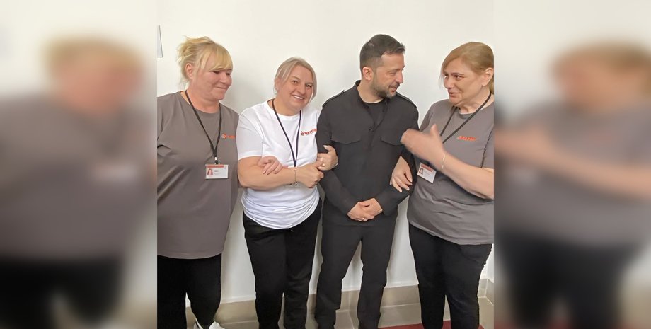 Президент України Володимир Зеленський, Зеленський 5 травня, Зеленський візит в Чехію, Зеленський фото прибиральнці, Зеленський фото українки