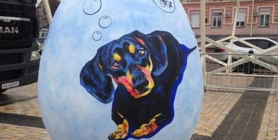 Гигантскую писанку на Софийской площади в Киеве украли / Фото из открытых источников