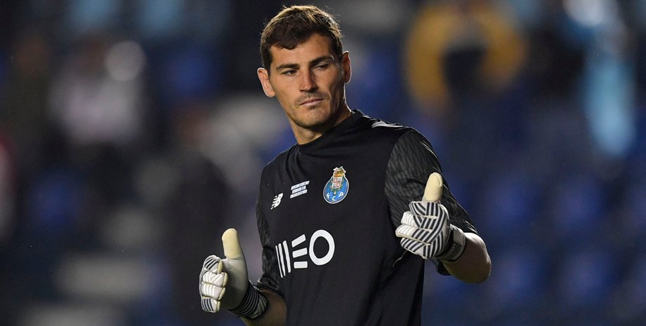 Икер Касильяс Порту завершил карьеру