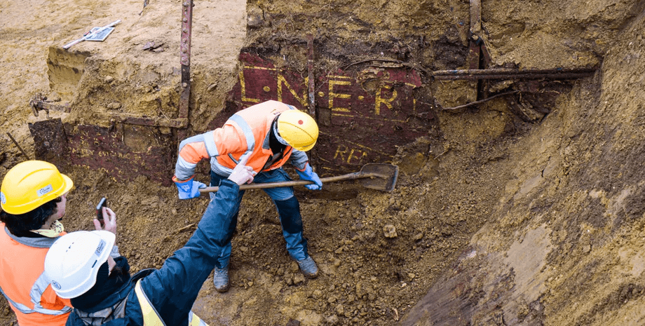 В Бельгии нашли 100-летний вагон поезда, крепость 19 века, вагон поезда, археологи, раскопки, редкий вагон, перевозка вещей